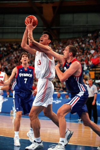 yao ming and earl boykins